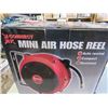 Image 2 : MINI AIR HOSE REEL AND BRAD NAILER