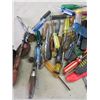 Image 3 : LOT OF HAND TOOLS (SCREWDRIVERS, PLIERS, ETC)