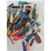 Image 4 : LOT OF HAND TOOLS (SCREWDRIVERS, PLIERS, ETC)