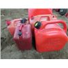 Image 3 : LOT OF 5 GAS CANS (3 WITH LIDS, 2 WITHOUT) *1, 3 & 5 GALLON*