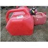 Image 4 : LOT OF 5 GAS CANS (3 WITH LIDS, 2 WITHOUT) *1, 3 & 5 GALLON*