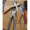 Image 4 : LOT OF MISC TOOLS (PLIERS, CUTTING PLIERS, ETC)
