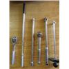 Image 2 : LOT OF MISC TOOLS (MULTIPORT GAUGE, RATCHETS, ETC)