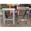 Image 1 : LOT OF 2 SAW HORSES (1 X PLASTIC, 1 X METAL)
