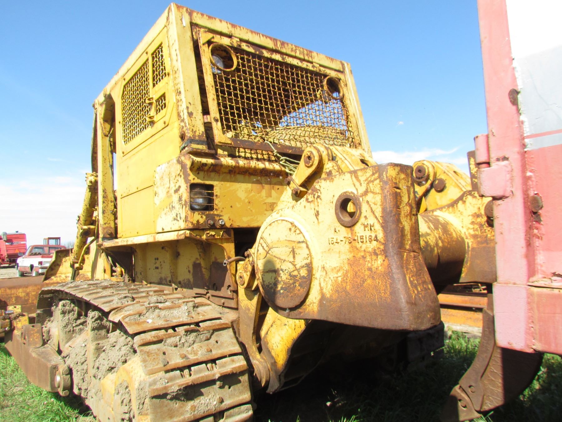 DOZER (D85 KOMATSU) *COMES WITH BLADE AND RIPPER SHANK* (RUNS WELL ...
