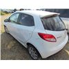 Image 4 : 2011 Mazda 2 (white)