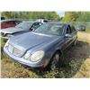 Image 2 : 2003 Mercedes E320W (blue)