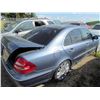 Image 4 : 2003 Mercedes E320W (blue)