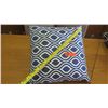 Image 3 : Qty 2 Blue Decorative Throw Pillows (Blue/White)