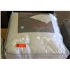 Image 1 : White King Comforter