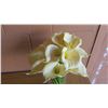 Image 2 : Bouquet of Faux Calla Lilies