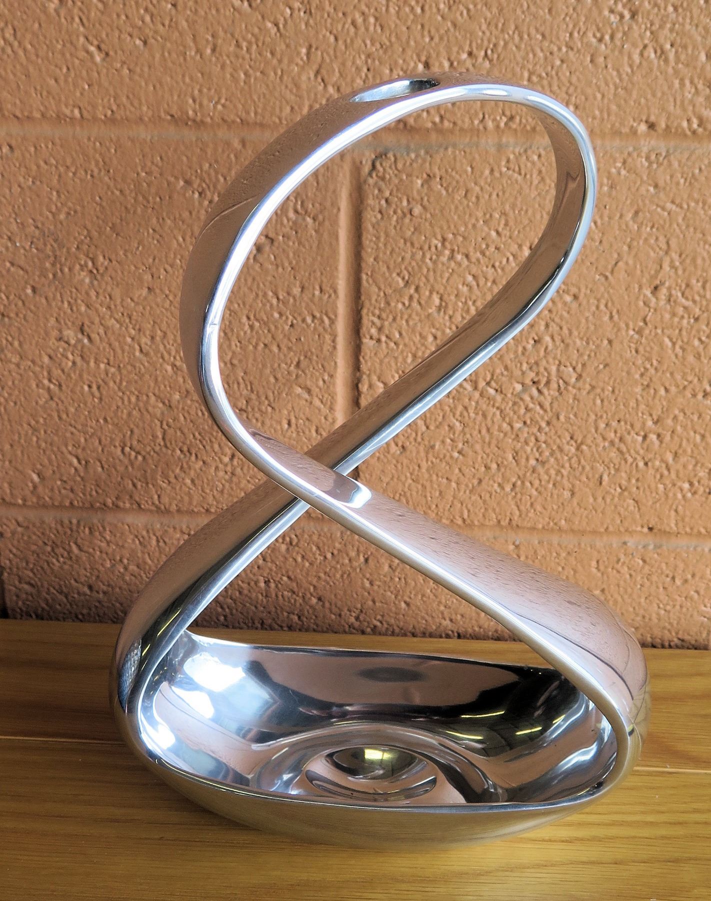 Anne Nambe Infinity Vase Model MT0326 Oahu Auctions Anne Nambe Infinity Vase Model MT0326 i