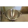 Image 2 : Cuisipro Stainless Steel Mixing Bowls & All-Clad Strainer