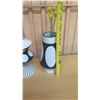 Image 8 : Qty 2 B&W Jonathan Adler Vases