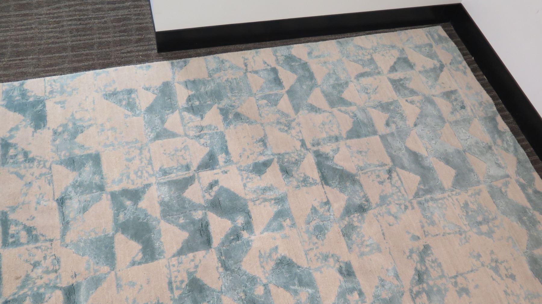 Indich Rugs Indich Collection Area Rug 'White/Jamaican Aqua' 5'6