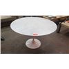 Image 2 : Knoll Studio Executive Saarinen Round Table 47" Dia