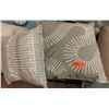 Image 2 : 2 Gray Pillows by Manaola