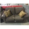 Image 2 : NEW Love Seat, Sofa Set w/ Throw Pillows Lot of 2