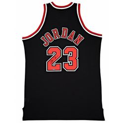 Michael Jordan Signed Chicago Bulls Jersey (UDA COA)