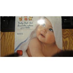 2004 Canada Baby Gift Set