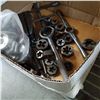 Image 2 : TRAY OF TAPS AND DIES