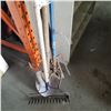 Image 2 : BUNDLE OF GARDEN TOOLS