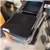 Image 1 : 12 FOLDING CHAIRS