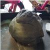 Image 2 : BULL FROG CONCRETE STATUE