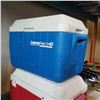 Image 2 : 2 COLEMAN COOLERS - RED AND BLUE