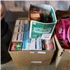 Image 1 : BOX OF LIGHT BULBS AND GARDEN LIGHTS