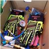 Image 2 : 2 PAIRS OF RAWTECH RAZORBACK GLOVES XL AND REFRIGERATION KITS