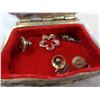 Image 2 : VINTAGE VANITY CASE W/ STERLING PENDANTS AND SCRAP STERLING PIECES