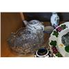 Image 2 : LARGE TURKEY PLATTER, EASTERN WARE AND 2 CRYSTAL DISHES