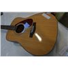 Image 2 : YAMAHA F325 ACOUSTIC GUITAR
