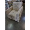 Image 2 : UPHOLSTERED BUTTON BACK ARMCHAIR