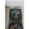 Image 2 : HANGING ALTITUDE AND AIRSPEED GAUGE STYLE CLOCK AND THERMOMETER