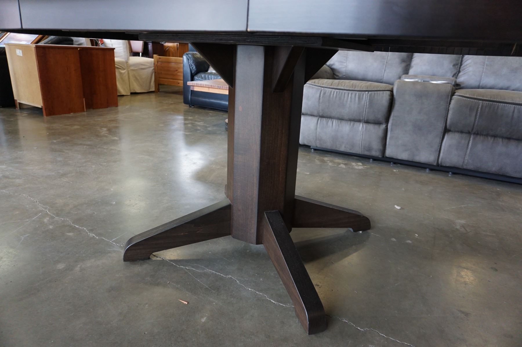 SOLID WOOD PEDESTAL BASE DINING TABLE W/ EXTENSION Big Valley Auction