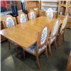 Image 1 : DOUBLE PEDESTAL OAK TABLE W/ 7 CHAIRS AND LEAF