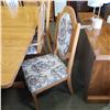 Image 3 : DOUBLE PEDESTAL OAK TABLE W/ 7 CHAIRS AND LEAF