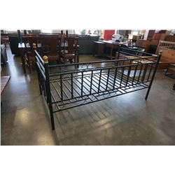 DOUBLE SIZE BLACK ALUMINUM DAY BED