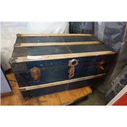 ANTIQUE METAL TRUNK W/ 4 LATCH BOXES INSIDE