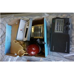 VINTAGE RADIO AND BOX OF COLLECTIBLES