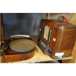 1939 WESTINGHOUSE RADIO AND VINTAGE RECORD PLAYER