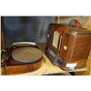 Image 1 : 1939 WESTINGHOUSE RADIO AND VINTAGE RECORD PLAYER
