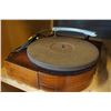 Image 3 : 1939 WESTINGHOUSE RADIO AND VINTAGE RECORD PLAYER