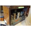 Image 4 : 1939 WESTINGHOUSE RADIO AND VINTAGE RECORD PLAYER