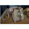 Image 2 : 3 VINTAGE PHONES