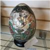 Image 2 : HAND PAINTED SATSUMA PORCELAIN EGG