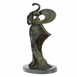 Fashion Girl Bronze Sculpture