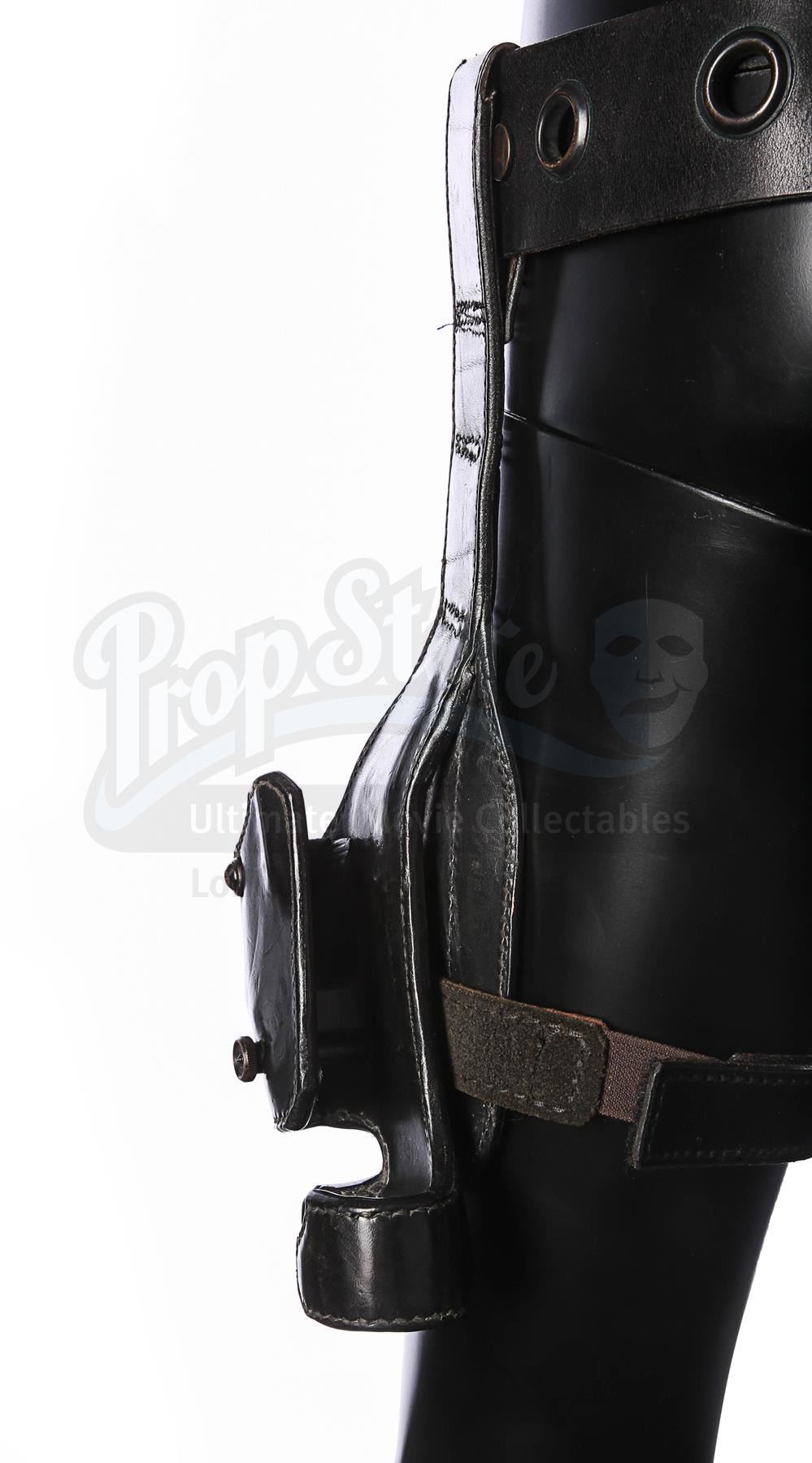 LARA CROFT TOMB RAIDER (2001) Lara Croft's (Angelina Jolie) Belt and